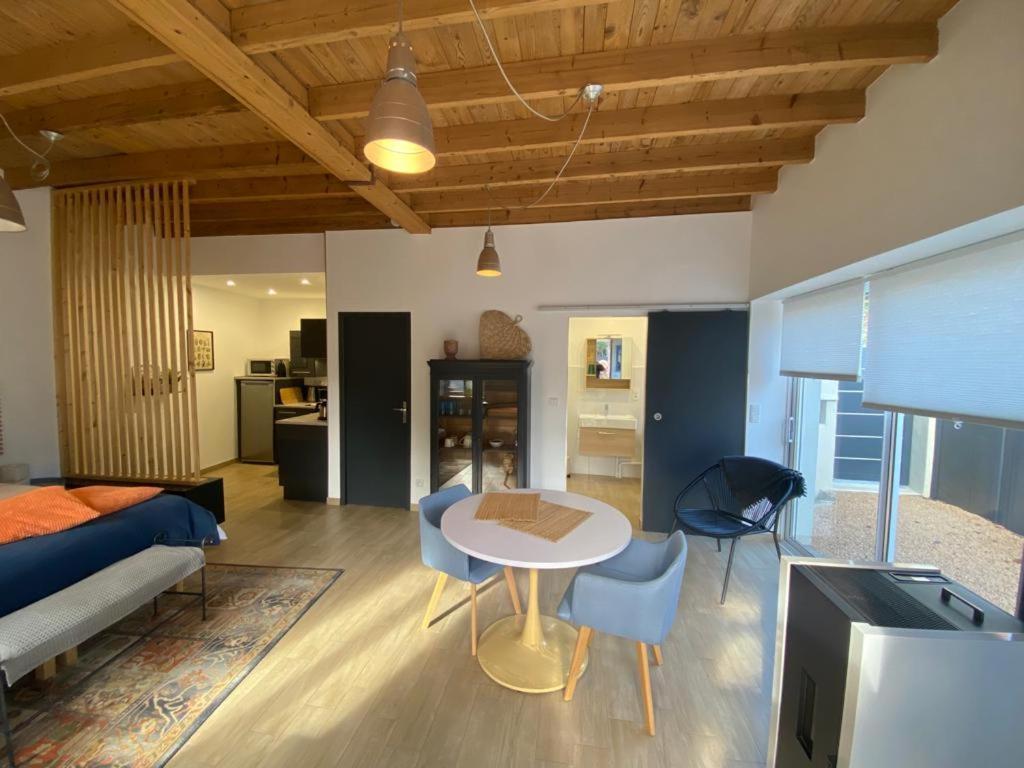 A La Belle Etoile Apartment Montbrison Exterior photo